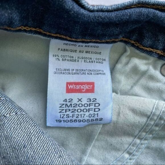 Wrangler Authentic Dark Denim Jeans 42 X 32 - Picture 9 of 9